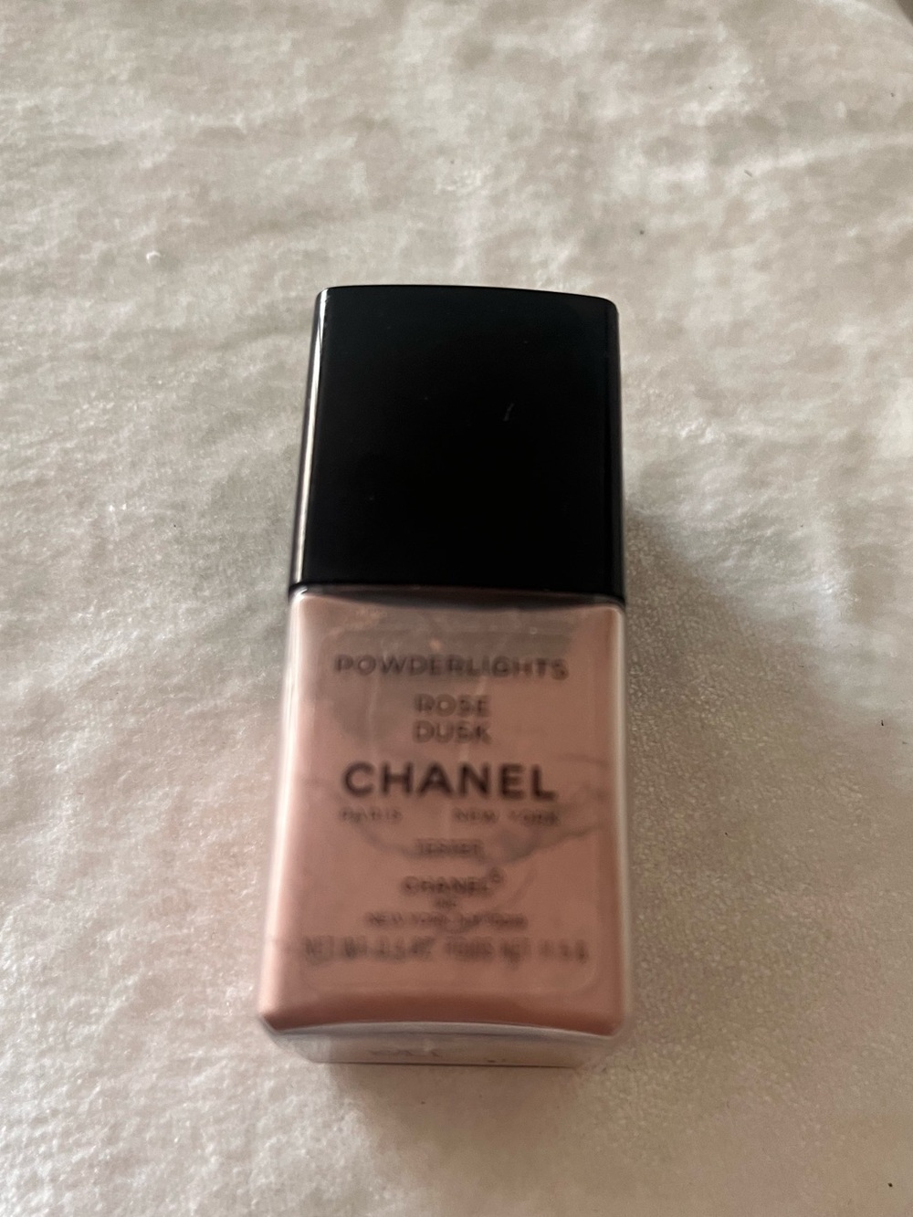 CHANEL Powderlights Rose Dusk Liquid Highlighter - Soft Pink Shimmer